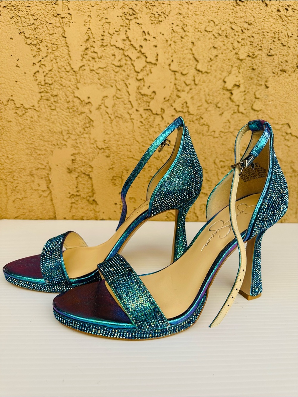 Jessica Simpson Mermaid Rhinestone Heels Iridescent Blue Green Purple Size 9.5 M